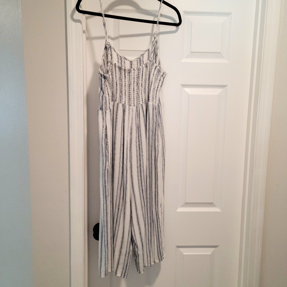 Flowy Jumpsuit - Picture 6 of 7